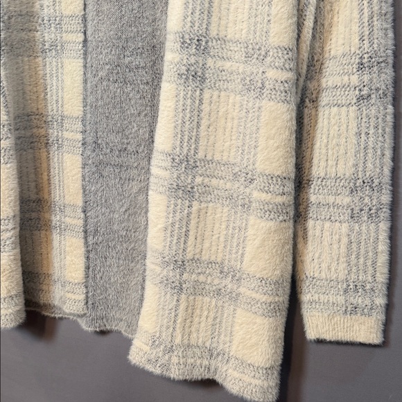 Cyrus Plaid Fuzzy Open Front Cardigan Sweater XL Gray Cream - Picture 5 of 9